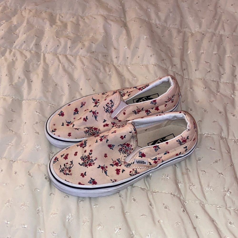 Adorable dainty women’s vans